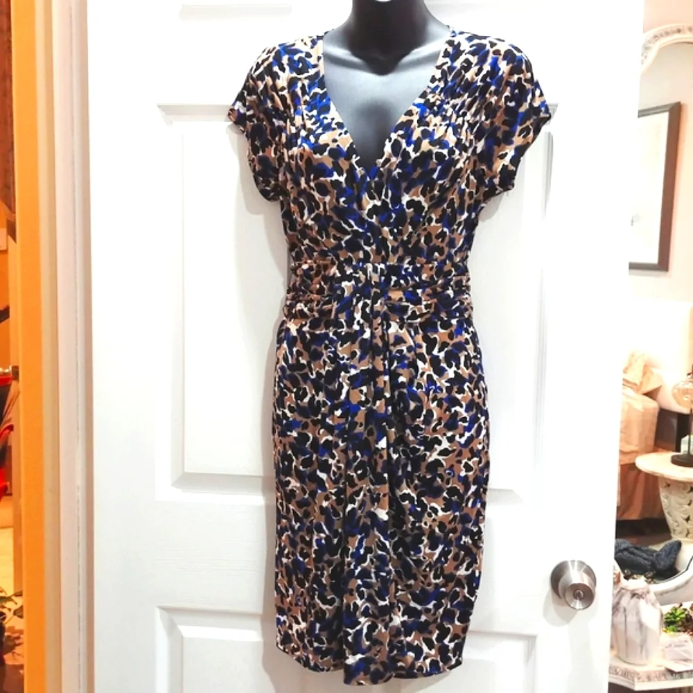 Laundry By Shelli blue leopard splotch deep V neck Feminine dress size 6